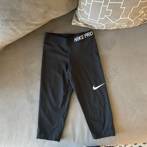 Girls Nike Pro Capri - like new